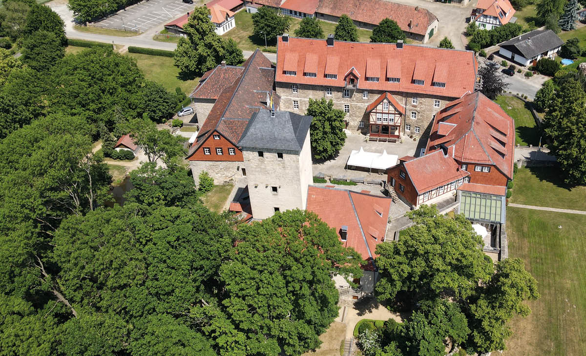 Hotel_Burg_Warberg_Bilder_2025_Burg_Luftaufnahme